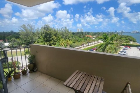 Condo in Miami, Florida, 1 bedroom № 2077453 - photo 5