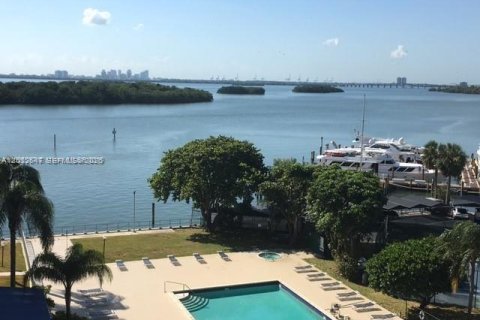 Condo in Miami, Florida, 1 bedroom № 2077453 - photo 7