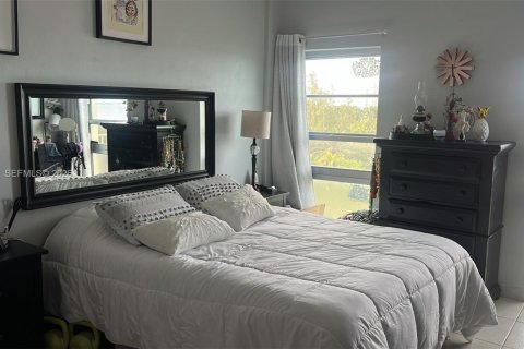 Condo in Miami, Florida, 1 bedroom № 2077453 - photo 27