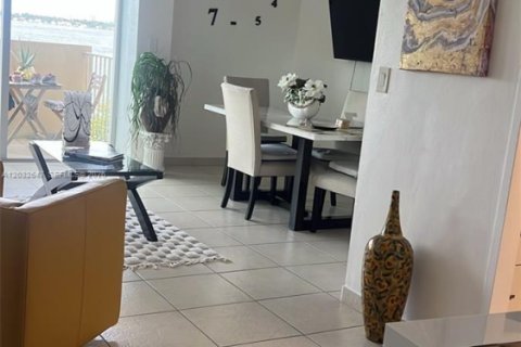 Condo in Miami, Florida, 1 bedroom № 2077453 - photo 21