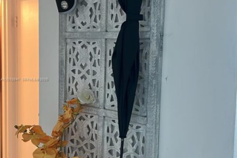 Condo in Miami, Florida, 1 bedroom № 2077453 - photo 26