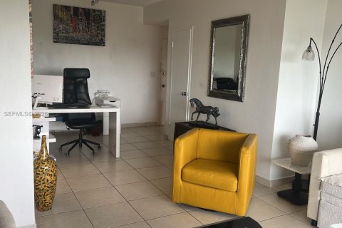 Condo in Miami, Florida, 1 bedroom № 2077453 - photo 14