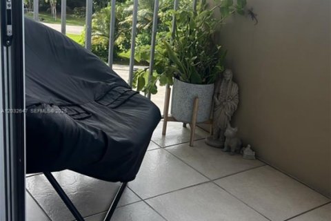Condo in Miami, Florida, 1 bedroom № 2077453 - photo 13