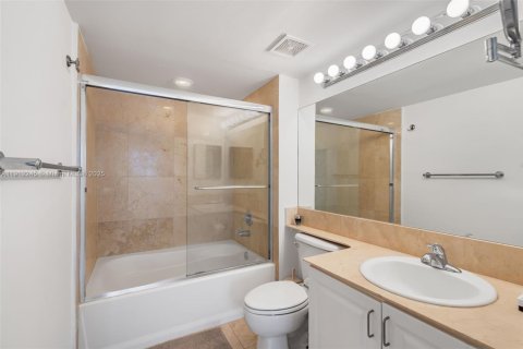 Condominio en venta en Miami, Florida, 2 dormitorios, 105.91 m2 № 2013547 - foto 18