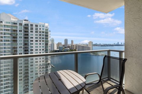 Condominio en venta en Miami, Florida, 2 dormitorios, 105.91 m2 № 2013547 - foto 2