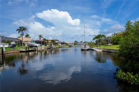Casa en venta en Punta Gorda, Florida, 5 dormitorios, 283.72 m2 № 1815489 - foto 2