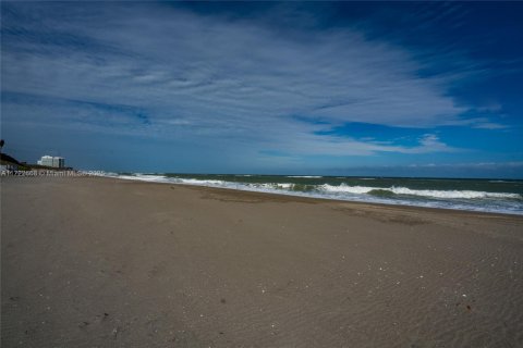 Condo in Tequesta, Florida, 2 bedrooms  № 1811237 - photo 11