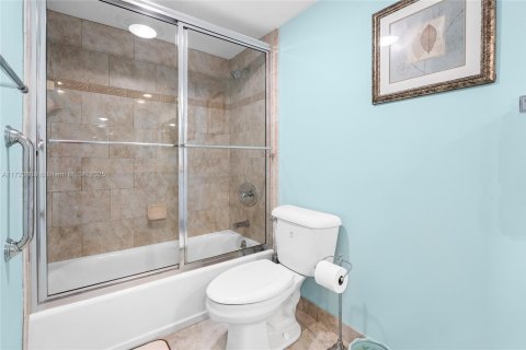 Condo in Tequesta, Florida, 2 bedrooms  № 1811237 - photo 27