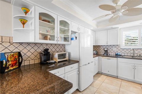 Condo in Tequesta, Florida, 2 bedrooms  № 1811237 - photo 17