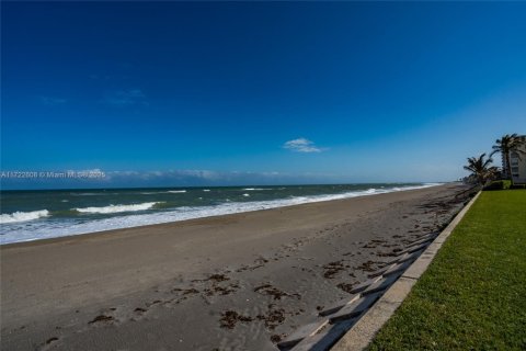 Condo in Tequesta, Florida, 2 bedrooms  № 1811237 - photo 12