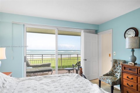 Condo in Tequesta, Florida, 2 bedrooms  № 1811237 - photo 24