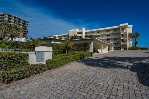 Condo in Tequesta, Florida, 2 bedrooms  № 1811237 - photo 1