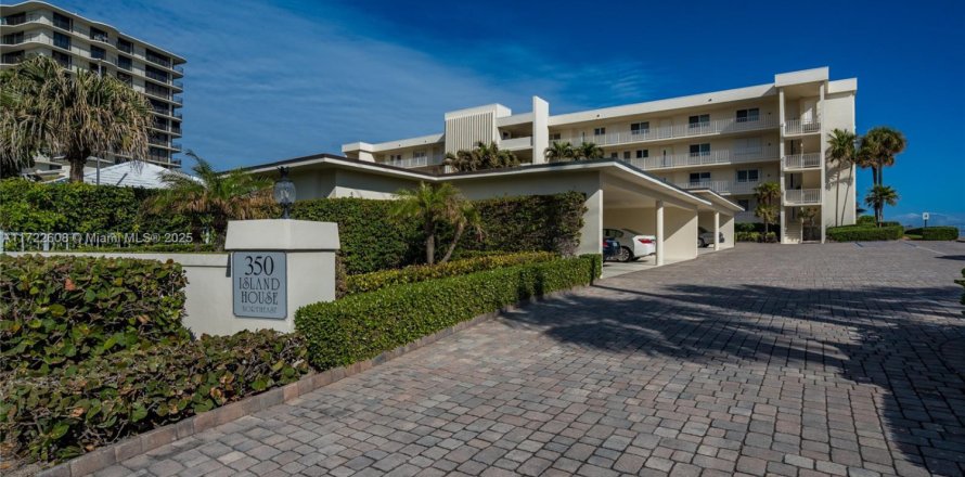 Condo in Tequesta, Florida, 2 bedrooms № 1811237