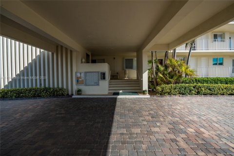 Condo in Tequesta, Florida, 2 bedrooms  № 1811237 - photo 4