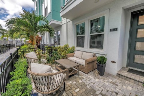 Townhouse in Saint Petersburg, Florida 3 bedrooms, 183.95 sq.m. № 1845073 - photo 8