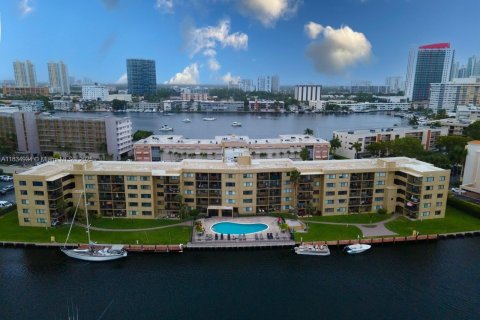 Condo in Hallandale Beach, Florida, 1 bedroom  № 1818083 - photo 29