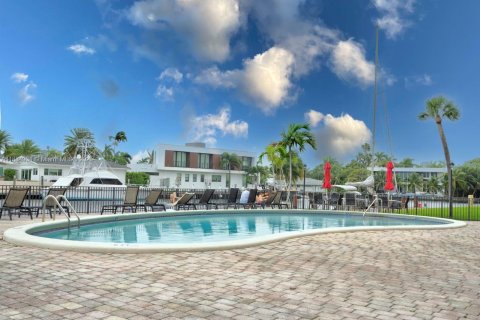 Condo in Hallandale Beach, Florida, 1 bedroom  № 1818083 - photo 13