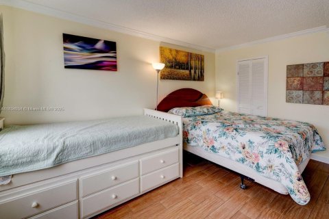 Condo in Hallandale Beach, Florida, 1 bedroom  № 1818083 - photo 9