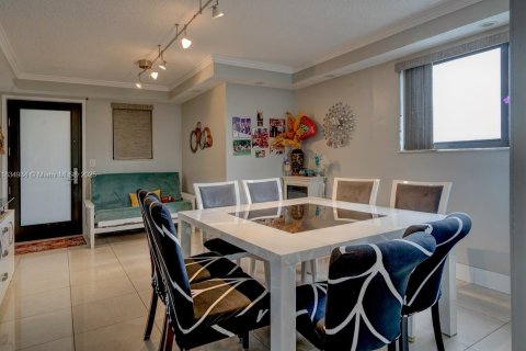 Condo in Hallandale Beach, Florida, 1 bedroom  № 1818083 - photo 20