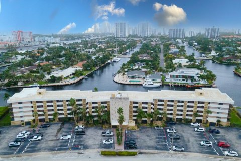 Condo in Hallandale Beach, Florida, 1 bedroom  № 1818083 - photo 28