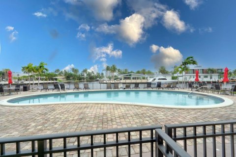 Condo in Hallandale Beach, Florida, 1 bedroom  № 1818083 - photo 15