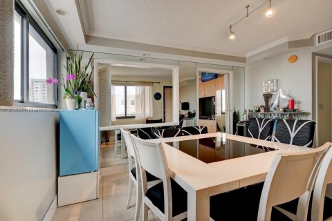 Condo in Hallandale Beach, Florida, 1 bedroom  № 1818083 - photo 18