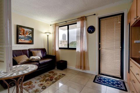Condo in Hallandale Beach, Florida, 1 bedroom  № 1818083 - photo 21