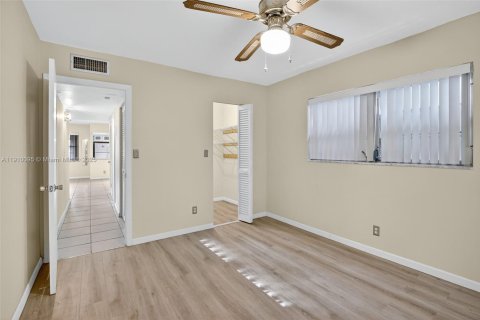 Купить кондоминиум в Холливуд, Флорида 2 спальни, 100.15м2, № 2020544 - фото 24