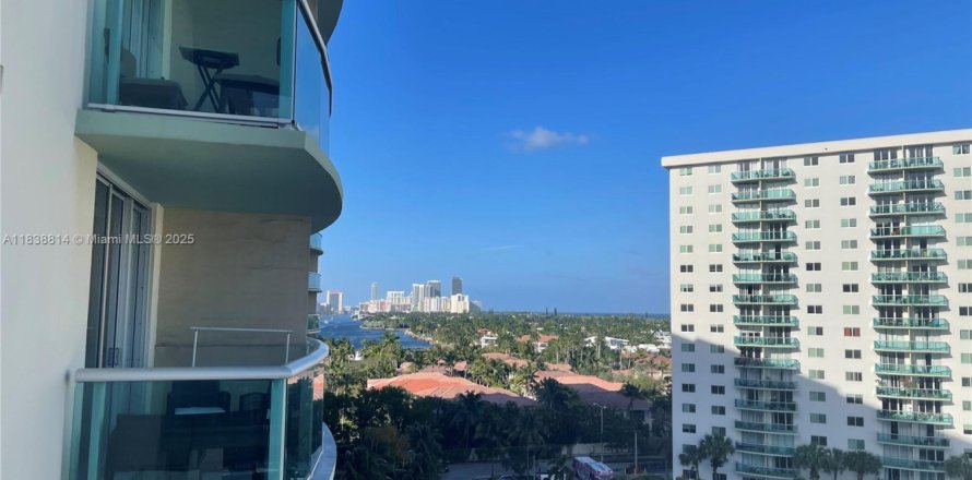Condo in Sunny Isles Beach, Florida, 2 bedrooms № 1825513