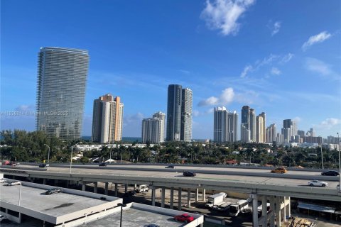Condo in Sunny Isles Beach, Florida, 2 bedrooms  № 1825513 - photo 3