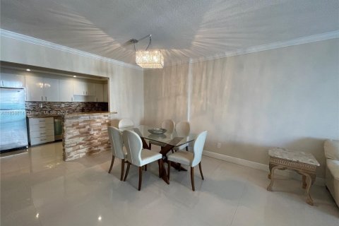 Condo in Sunny Isles Beach, Florida, 2 bedrooms  № 1825513 - photo 7