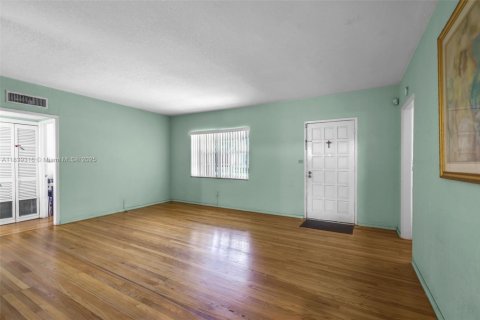 Купить виллу или дом в Майами, Флорида 4 спальни, 164.07м2, № 1957522 - фото 7