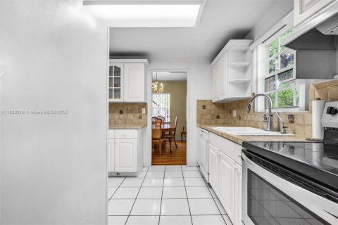 Купить виллу или дом в Майами, Флорида 4 спальни, 164.07м2, № 1957522 - фото 10