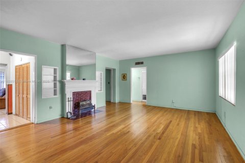 Купить виллу или дом в Майами, Флорида 4 спальни, 164.07м2, № 1957522 - фото 2