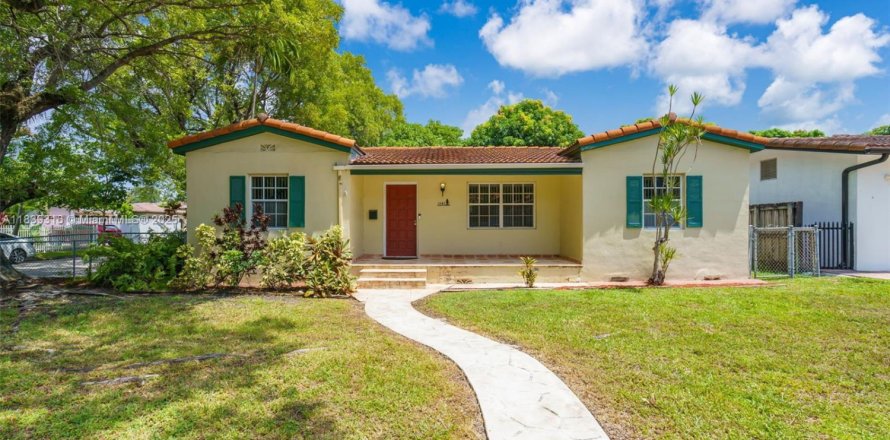 Дом в Майами, Флорида 4 спальни, 164.07м2 № 1957522