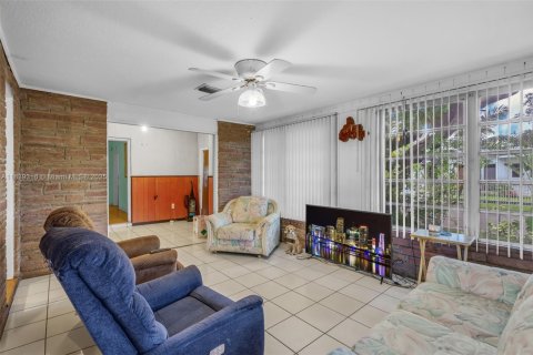 Купить виллу или дом в Майами, Флорида 4 спальни, 164.07м2, № 1957522 - фото 13