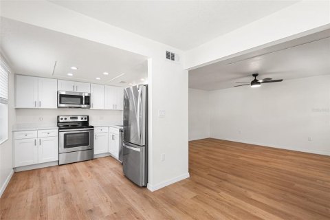 Appartement à louer à Gulfport, Floride: 2 chambres, 87.7 m2 № 2101967 - photo 5