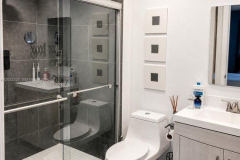 Condo in Sunrise, Florida, 2 bedrooms  № 2078450 - photo 10