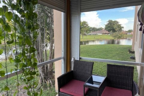 Condo in Sunrise, Florida, 2 bedrooms  № 2078450 - photo 14