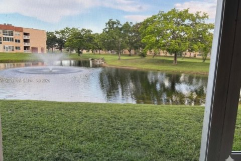 Condo in Sunrise, Florida, 2 bedrooms  № 2078450 - photo 29