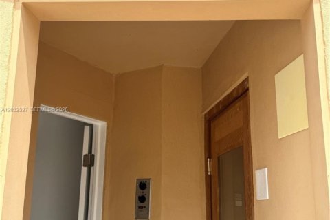 Condo in Sunrise, Florida, 2 bedrooms  № 2078450 - photo 25