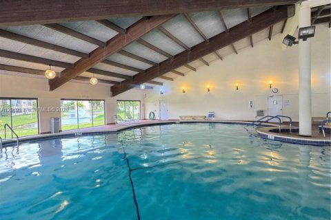 Condo in Sunrise, Florida, 2 bedrooms  № 2078450 - photo 17