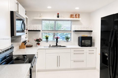Condo in Sunrise, Florida, 2 bedrooms  № 2078450