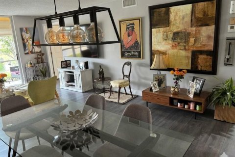 Condo in Sunrise, Florida, 2 bedrooms  № 2078450 - photo 8