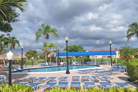 Condo in Sunrise, Florida, 2 bedrooms  № 2078450 - photo 18