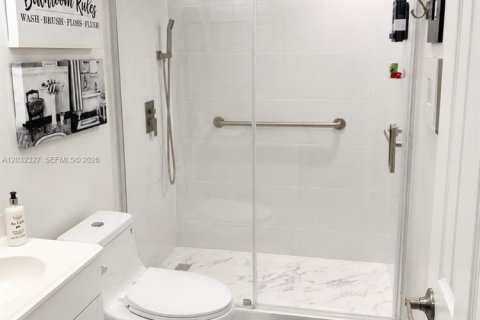 Condo in Sunrise, Florida, 2 bedrooms  № 2078450 - photo 12