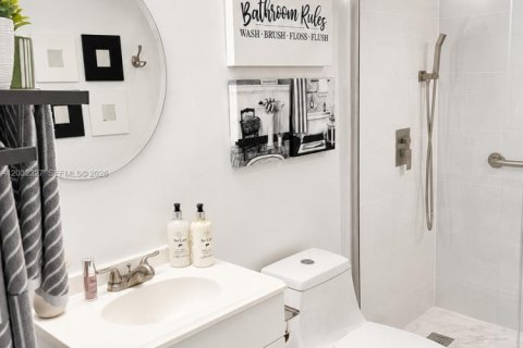 Condo in Sunrise, Florida, 2 bedrooms  № 2078450 - photo 13