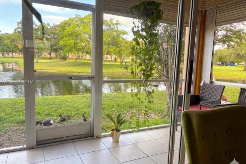 Condo in Sunrise, Florida, 2 bedrooms  № 2078450 - photo 15
