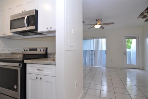 Condominio en alquiler en Key Biscayne, Florida, 2 dormitorios, 81.29 m2 № 2076644 - foto 7