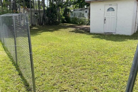 Terreno en venta en North Miami Beach, Florida № 2036937 - foto 2